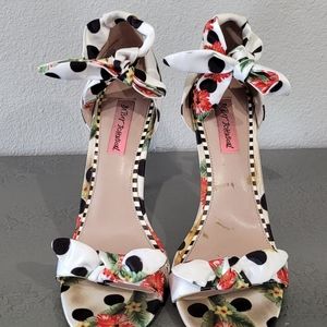 Betsy Johnson size 9.5 polka dots and flowers